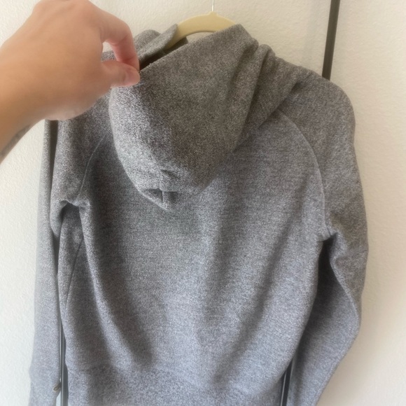 Heather Grey Roots hoodie w/ front pocket - Size M - Picture 7 of 14